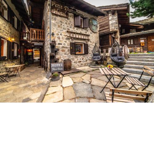 Hotel Petit Dahu - Chambres et Restaurant