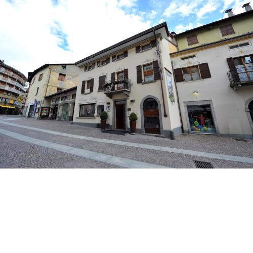 Hotel Silene Parking and Garage