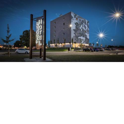 Hotel The Cube