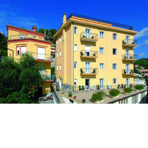 Hotel Tritone