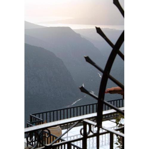 Hotel Varonos