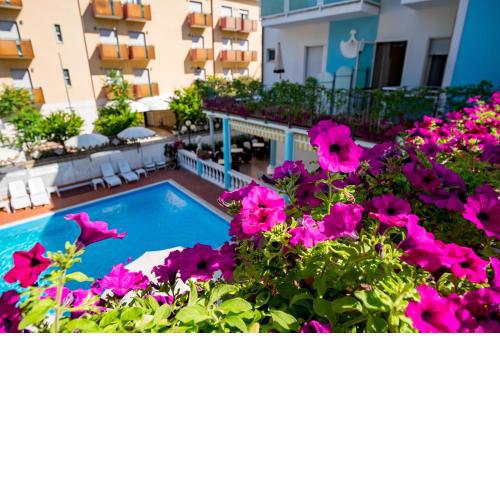 Hotel Villa dei Fiori - sul mare con piscina