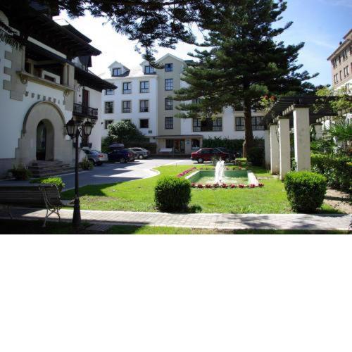 Hotel y Apartamentos Arias
