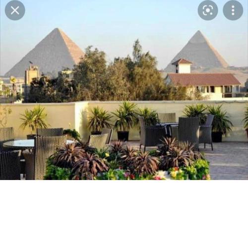 Hours pyramids view
