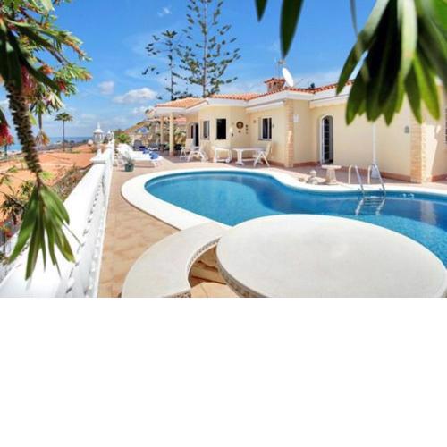 House Beautiful Carla Private Pool in Tfs