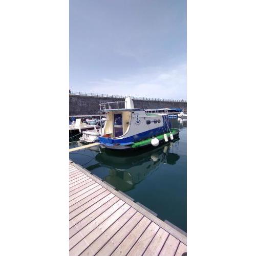 House boat