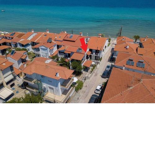 House in Polihrono with 2 bdrms 40mtrs from beach