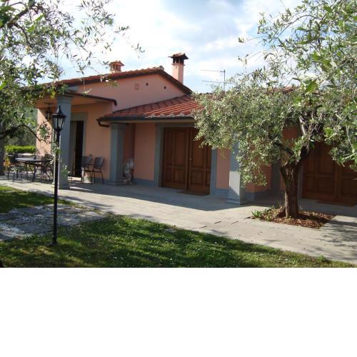 House in the Pistoia countryside with pool and garden ideal for outdoor lunches