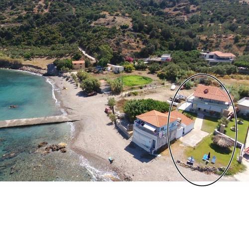 House just on the beach -included 2 canoe, 2 bicycles