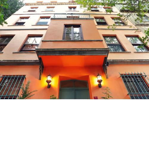 House MOLA Galata