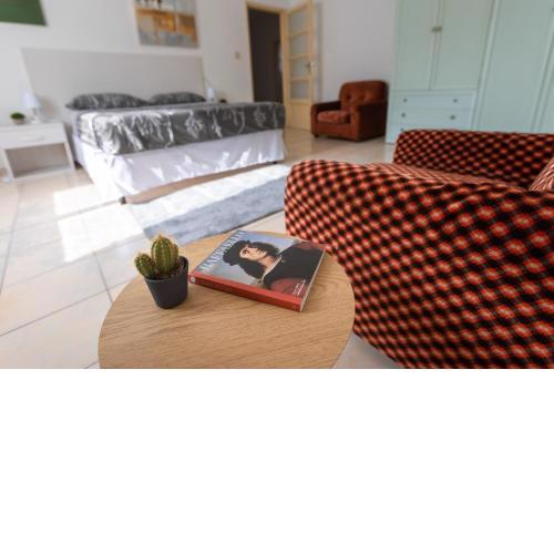 [House of Poet] Wide Apartment in the City Center