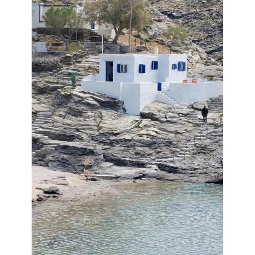 House on the rocks in Malli beach