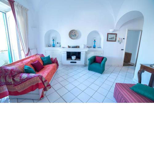 House via Orlandi for 5 people