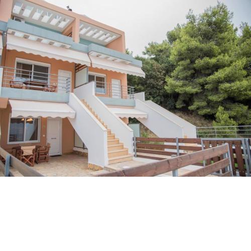 House Vraсhos-Loutsa