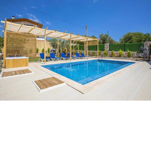 House w Private Pool and Jacuzzi in Kas