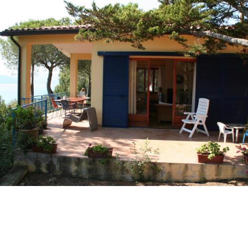 House with direct access and private terrace at sea only 10min from Capoliveri
