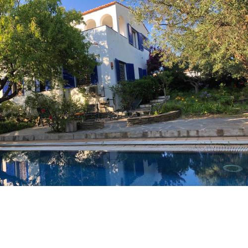 HOUSE WITH GARDEN- Private swimming pool