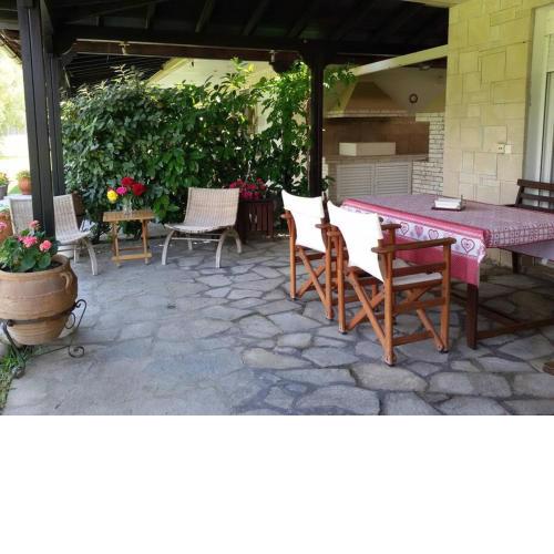 House with garden next to the beach Trani Ammouda