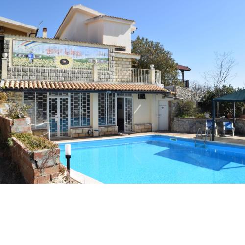 House with panoramic terrace few km from the sea and from the city of Syracuse