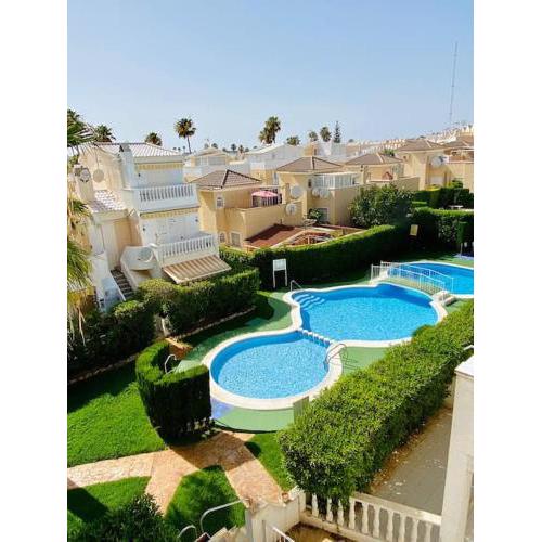 House with pool 10 minutes walk from the beach!