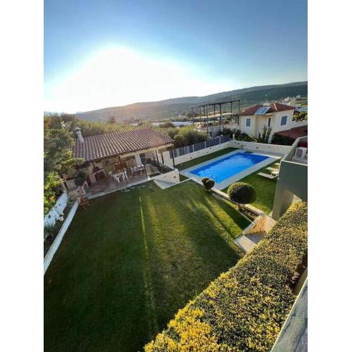 House with Pool & Garden for Families & Friends 1