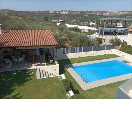 House with Pool & Garden for Families & Friends 2