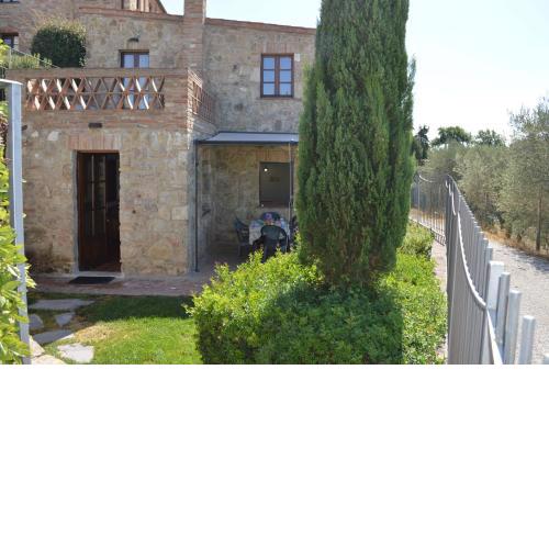 House with private garden in the Crete Senesi