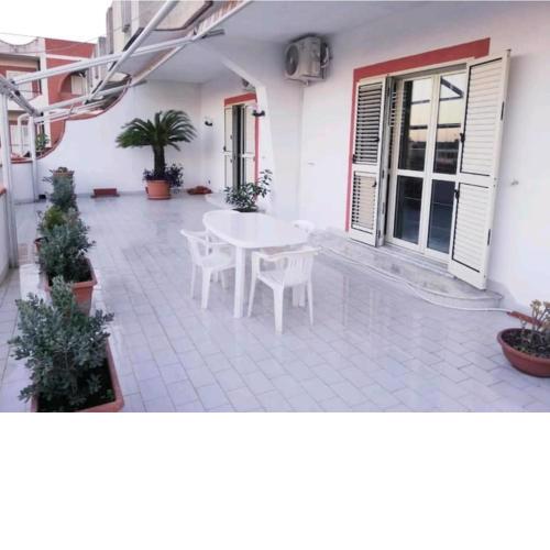 House with sea view/Casa con terrazzo vista mare