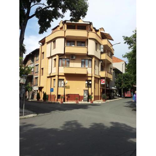 Hristovi Apartments & Studios