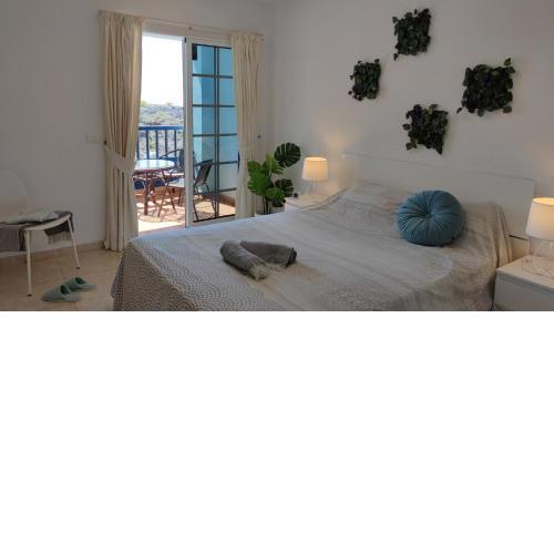Hübsche Ferienwohnung mit 2 Schlafzimmern, Pool und WLAN, Strandnähe