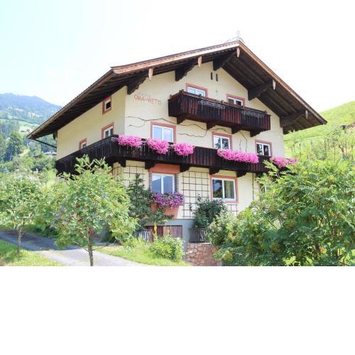 Huge Holiday Home in Hopfgarten im Brixental near Ski Lift