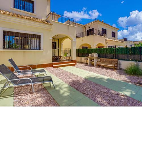 Huge Holiday Home in Torrevieja with Swimming Pool