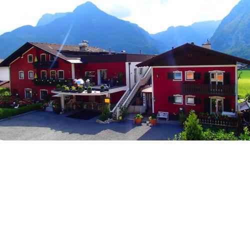 Hunter's Chalet, up to 10 p, roof terrace with amazing mountainview, 500 sqm garden, BBQ&bikes&sunbeds for free