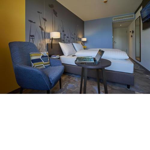 Hwest Hotel