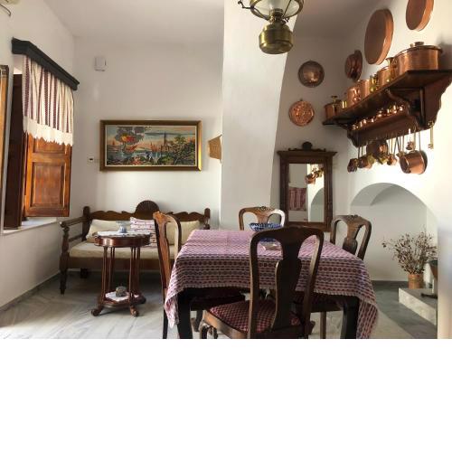 ''Παραδοσiακό κατάλυμα στην όμορφη Απείρανθο''