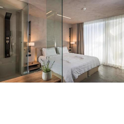 Icarus Hotel