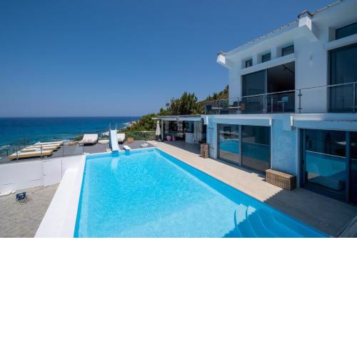 Icarus Luxury Beachfront Villa