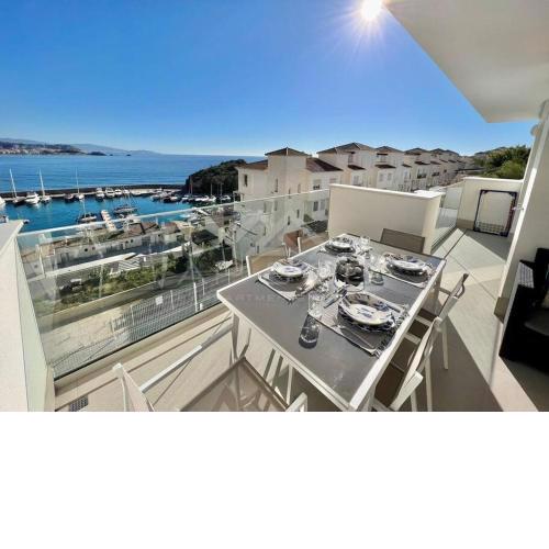 Icon Deluxe Marina Views