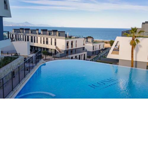 Iconic Sea Views Luxury Apartment