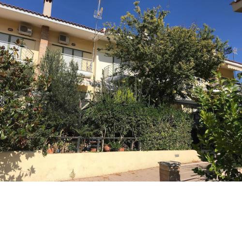 Ideal 3-floor Maisonette next to the sea