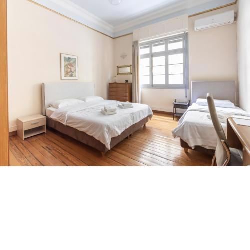 Ideal 4 bdr Apartment in Plaka for 10!