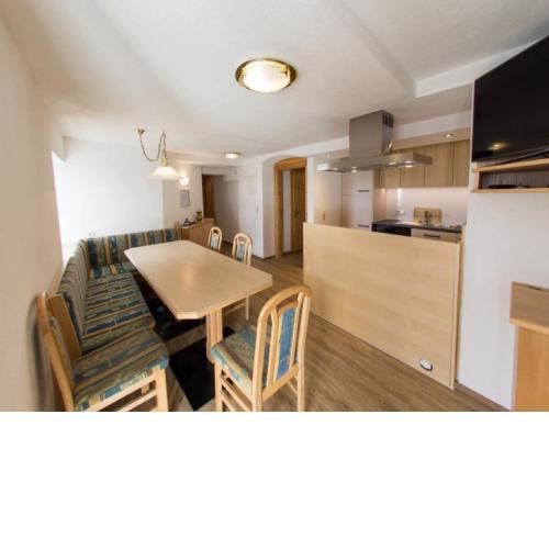 Ideal apartment in Flirsch with Garden and Balcony