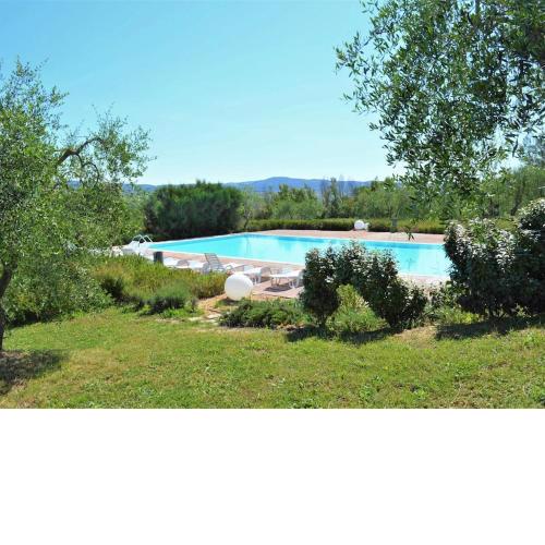 Ideal apartment near Asciano with 2 Shared Swimming Pools
