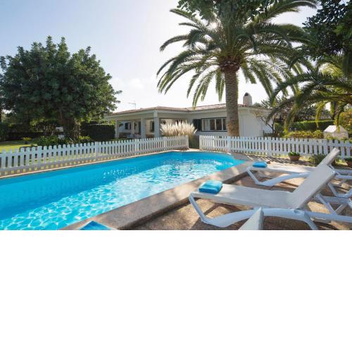 Ideal house for two families with pool and barbecue
