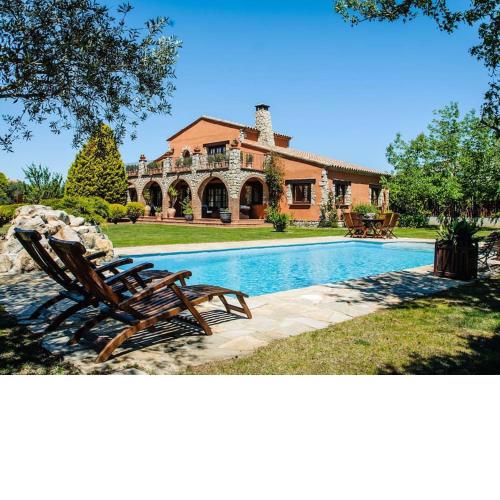 Ideal villa in Peralada with private pool and garden