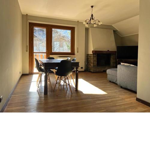 Ideale per due famiglie. Comodo a centro e piste