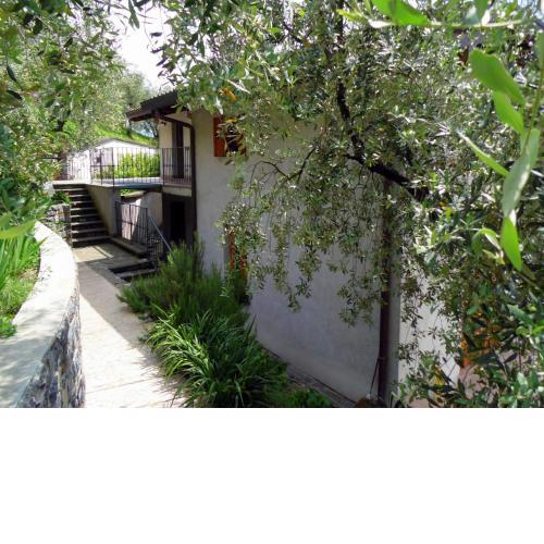 Idyllic Apartment in Vello with Balcony Garden Furniture