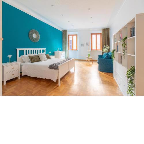 iFlat Spanish Steps Blue Apartment