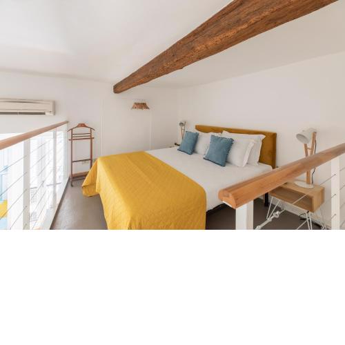 iFlat Yellow Monti Studio Apartment