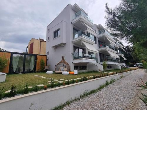 Ikies suties 3 luxury apartements by the sea
